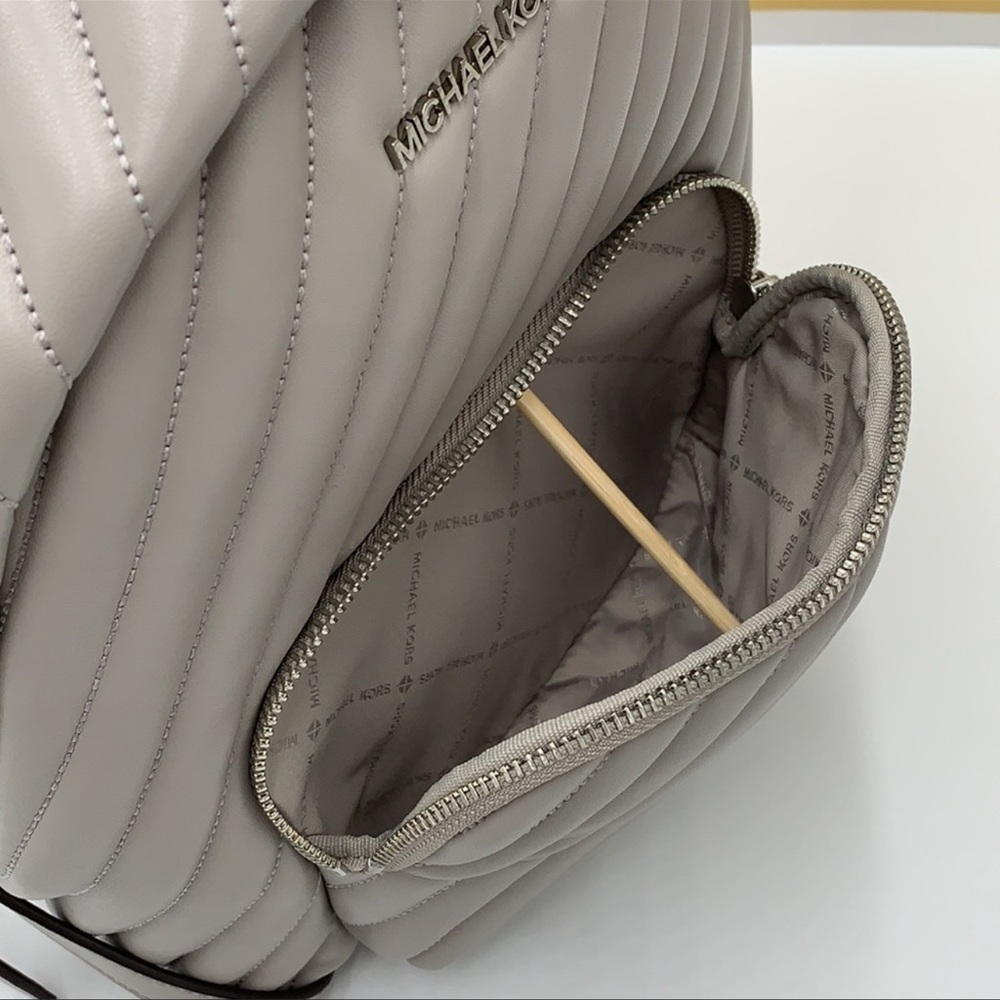 MICHAEL KORS ERIN MEDIUM BACKPACK PEARL GREY - Picture 7 of 16